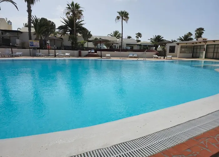 Bungalow La Palmera: Beachfront with Pool View